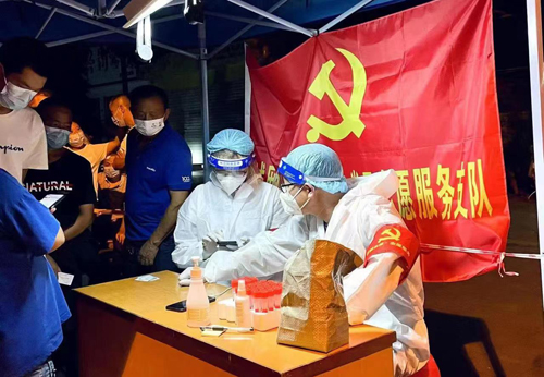 四川发展党员服务社区防疫工作.jpg