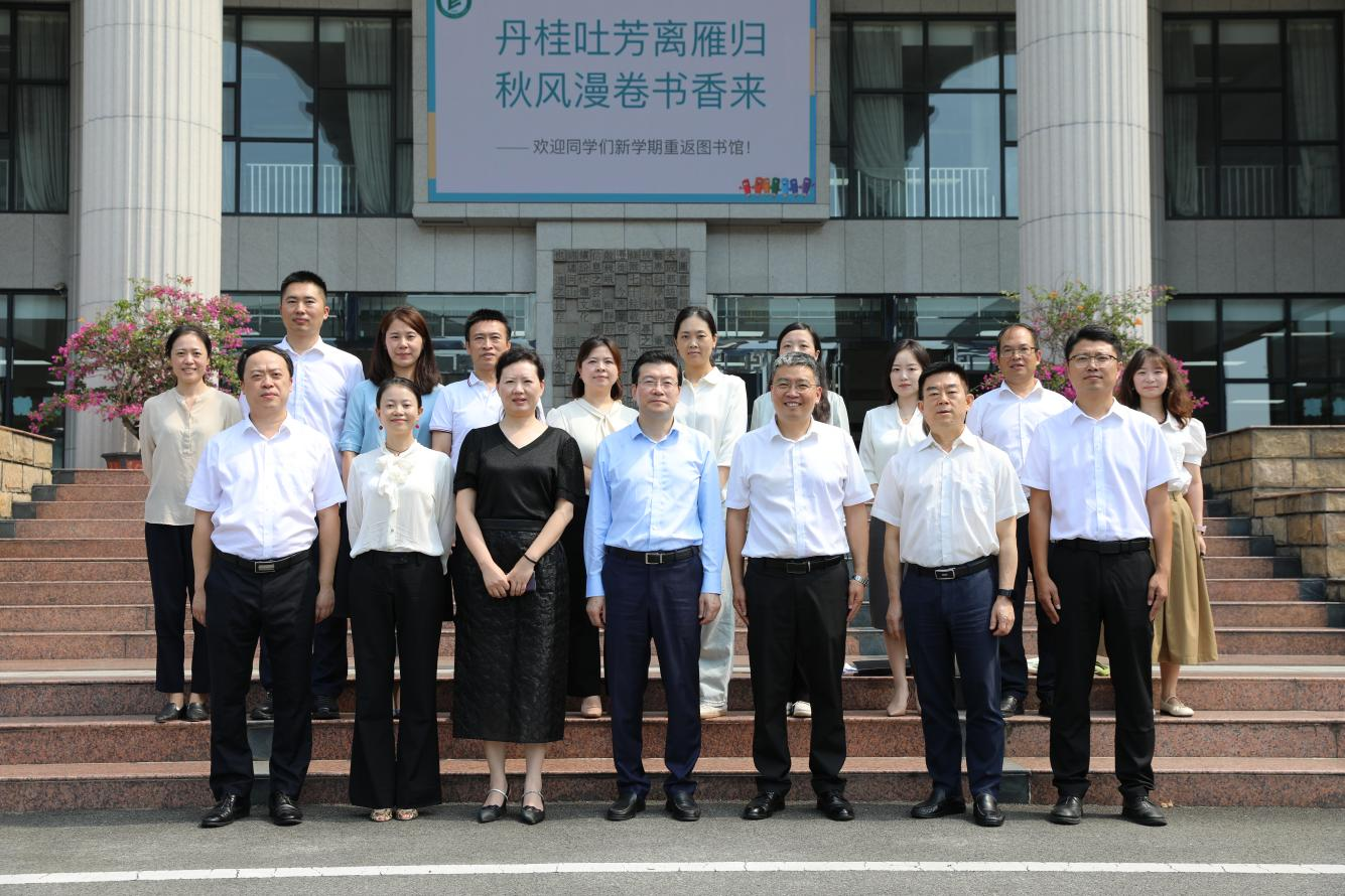 成都纺专图片2.png